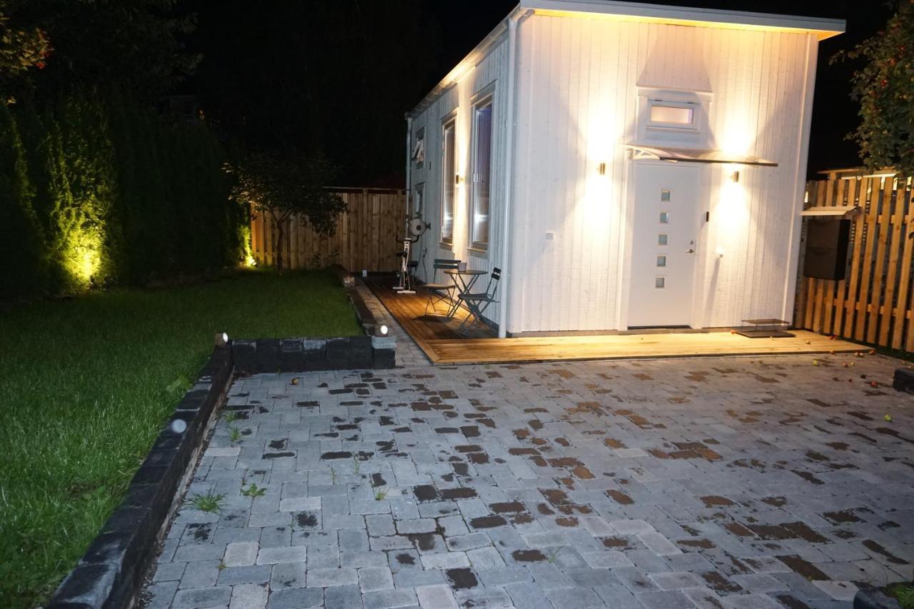 Fresh Happy Little House, 35 M2 In Taeby Lägenhet Stockholm Exteriör bild